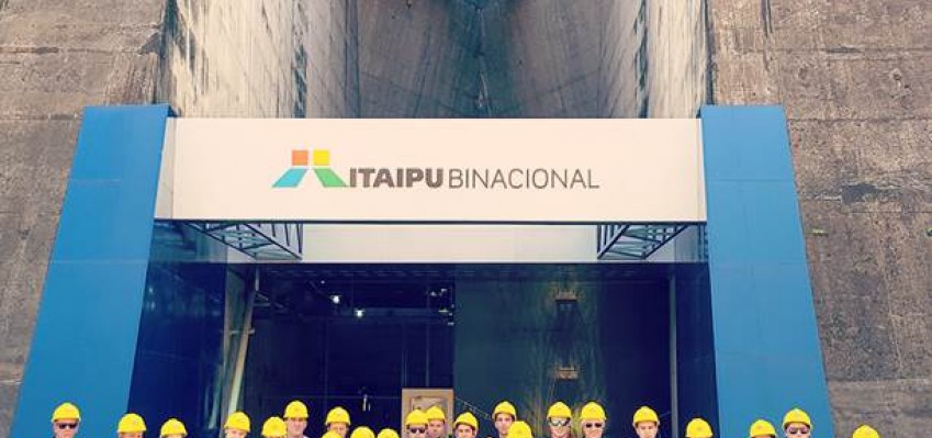 Colaboradores da Macodesc realizam visita a Usina de Itaipu	